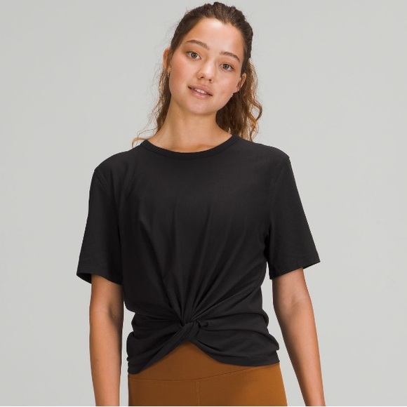 lululemon athletica Tops - Lululemon cropped tee. Sz 6.